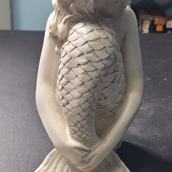 Resin Mermaid Figurine - Picture 4 of 5